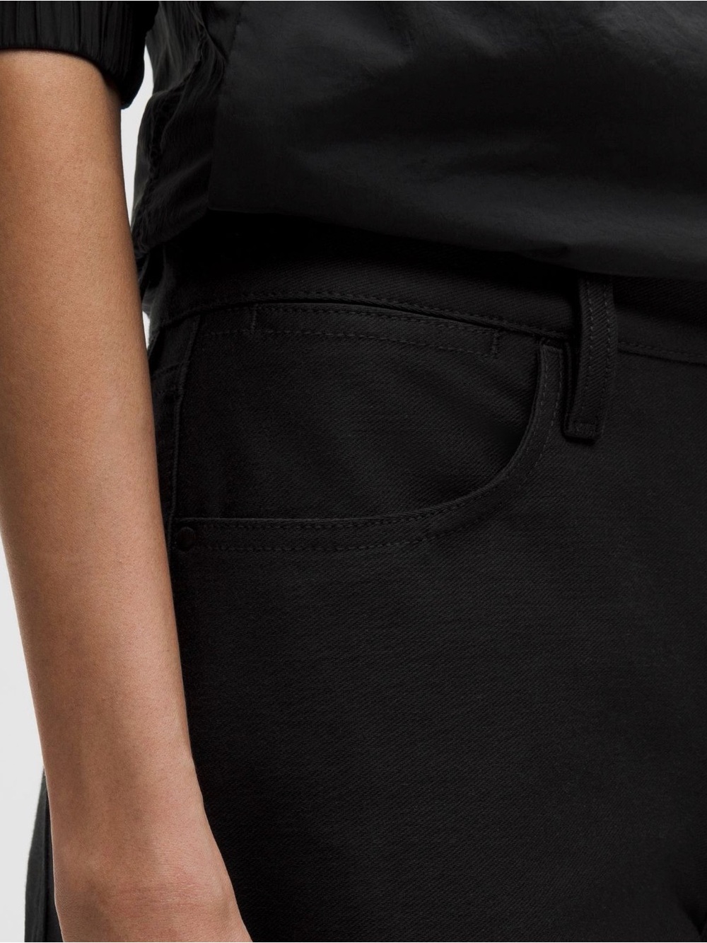 EasyFive Low-Rise Classic Wide-Leg Pant *Regular Black - Picture 8 of 15